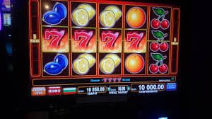 1222bet প্ল্যাটফর্মে মোবাইল থেকে স্পোর্টস ও ক্যাসিনো গেম উপভোগের দৃশ্য